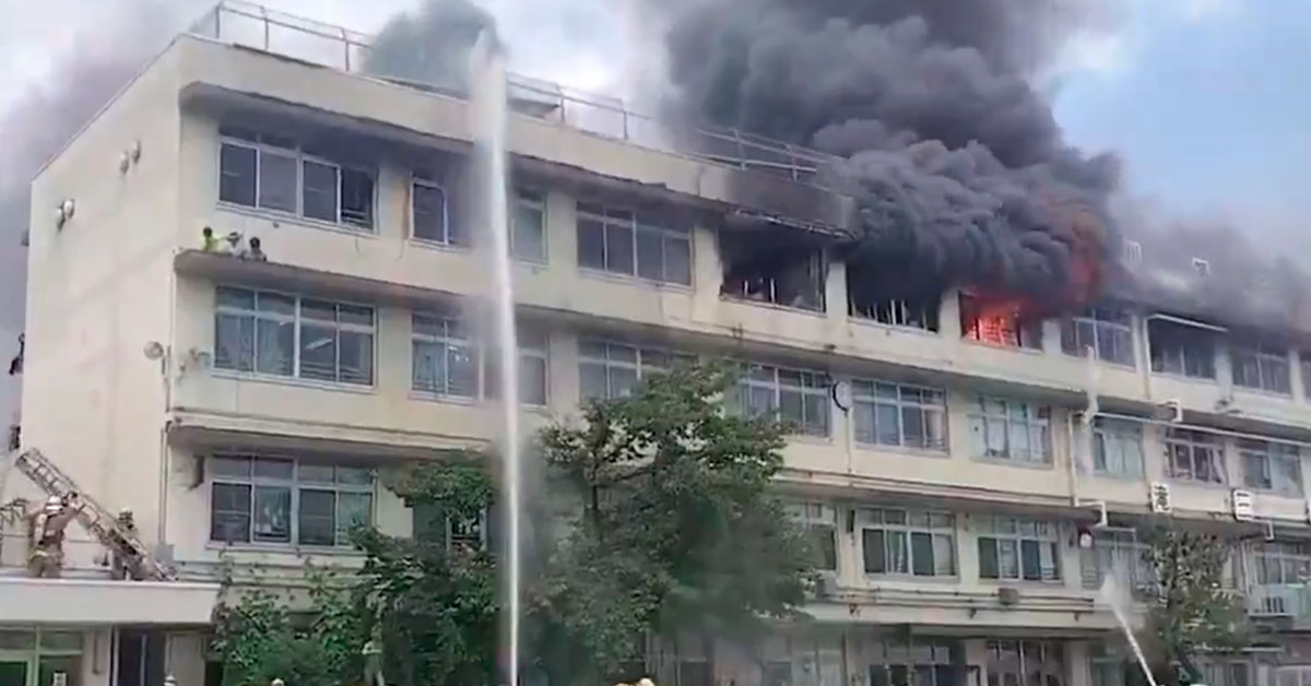 Incendio en escuela primaria dejó al menos 10 heridos: Investigan el origen del fuego