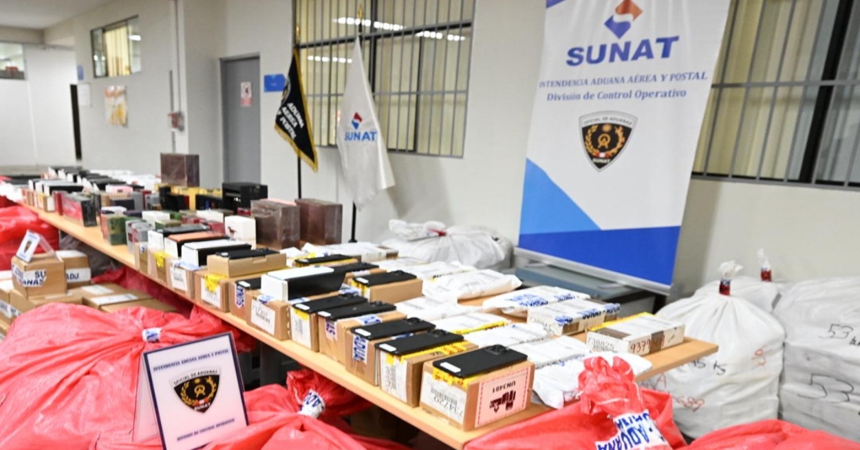 Sunat incautó 300 celulares y 600 perfumes en envíos postales «fantasmas»