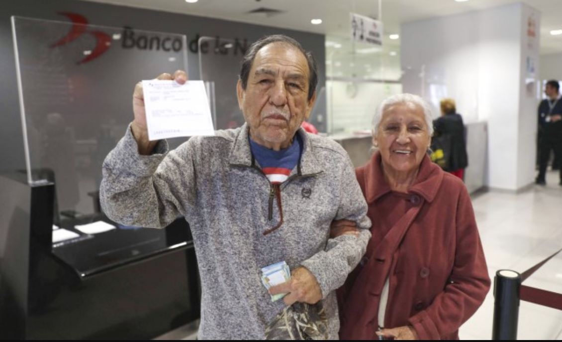 Ordenan pensión de 1,375 soles a jubilados de entre 65 y 80 años 
