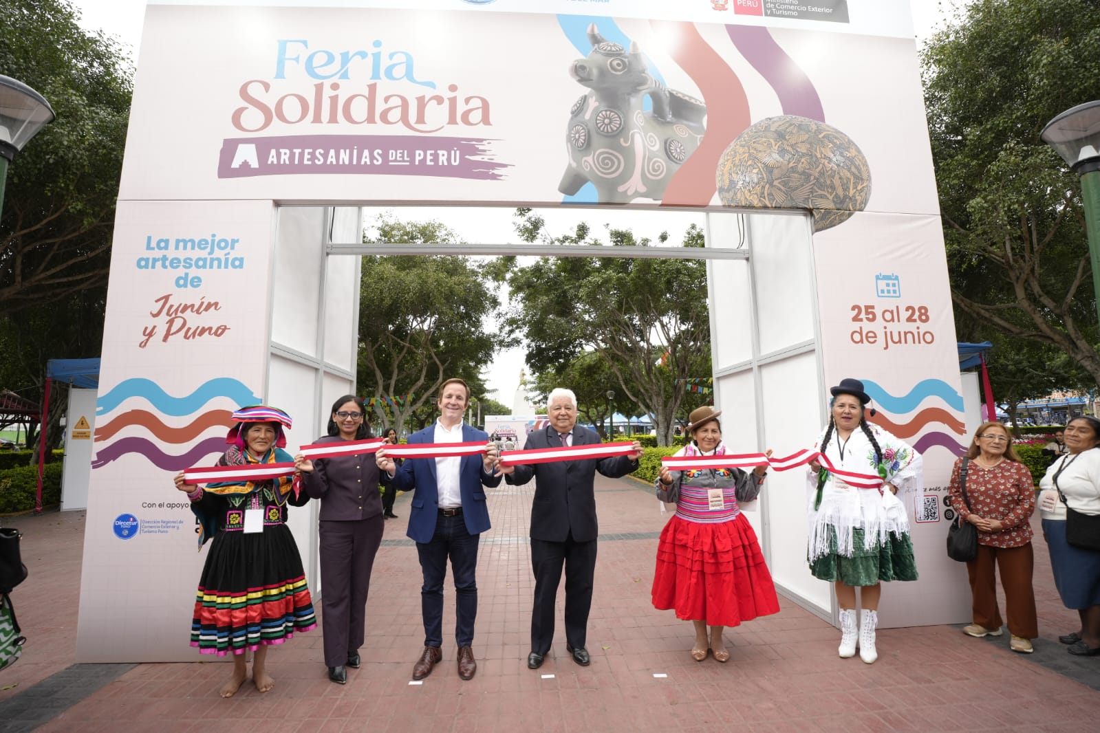 Mincetur inaugura feria solidaria para impulsar la reactivación económica de artesanos de Junín, Puno y Lima