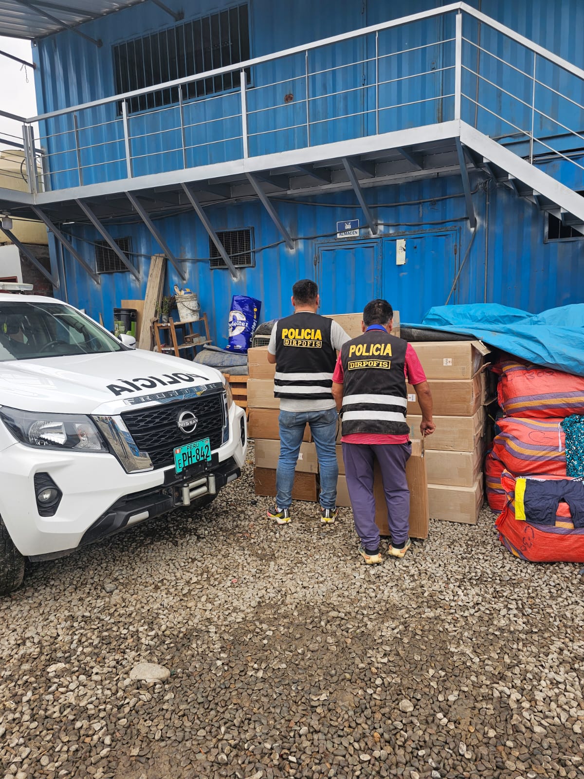 Policía incauta más de S/ 3 millones de mercadería de contrabando en cochera de Villa el Salvador(VIDEO)