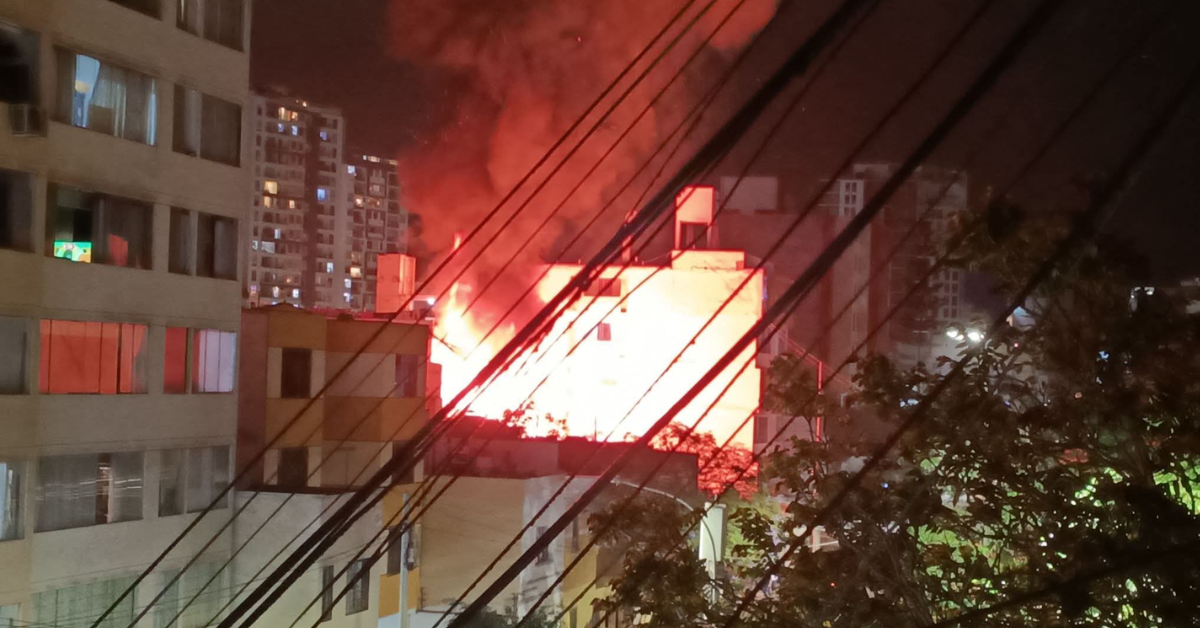 Incendio en Magdalena: Siniestro en edificio moviliza más de 10 unidades bomberos