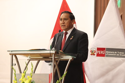 Flavio Cruz Mamani asume el liderazgo del MTPE y convoca a una gestión de puertas abiertas y trabajo en equipo