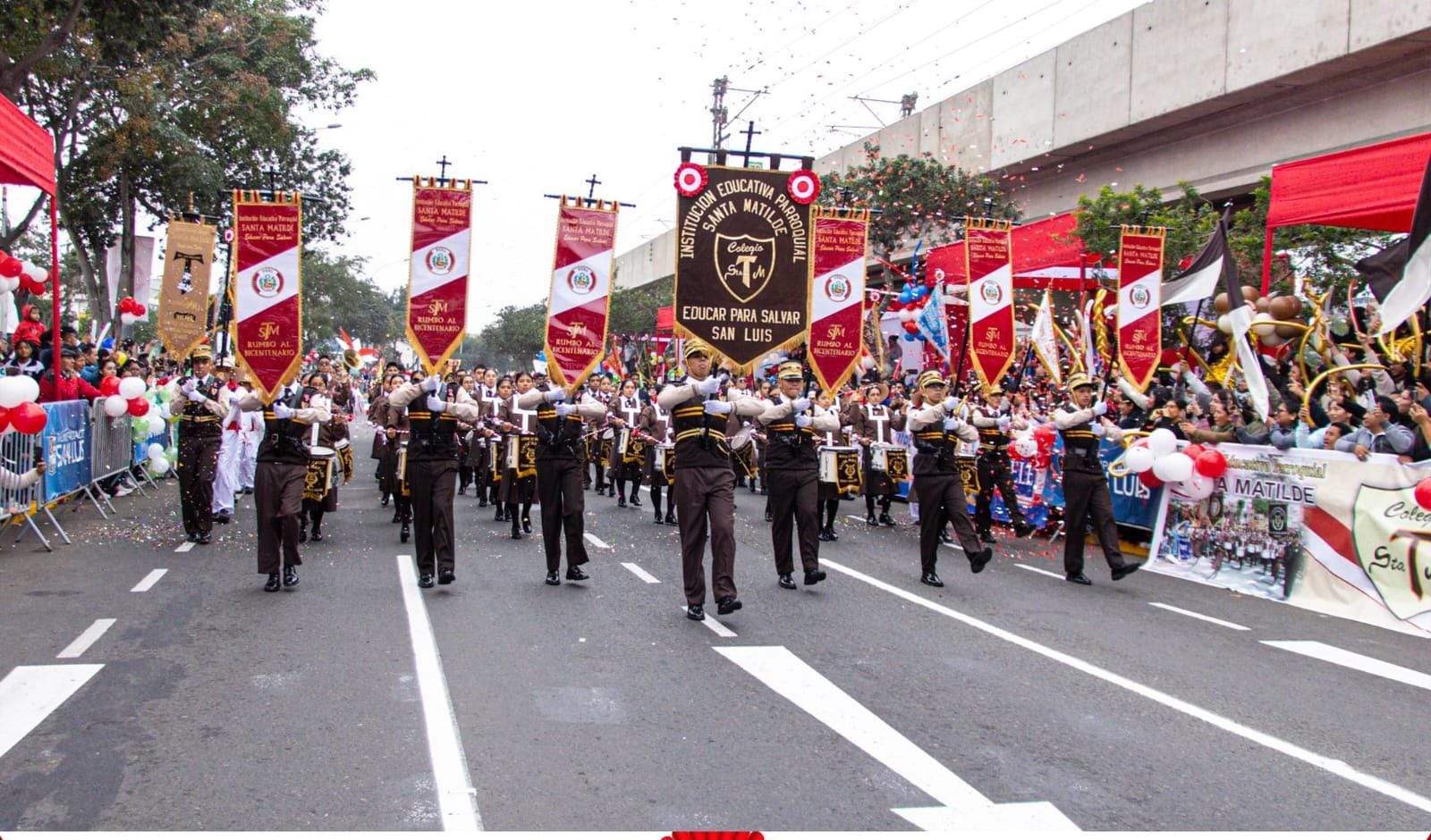¡ La avenida Aviación se viste de gala y patriotismo !