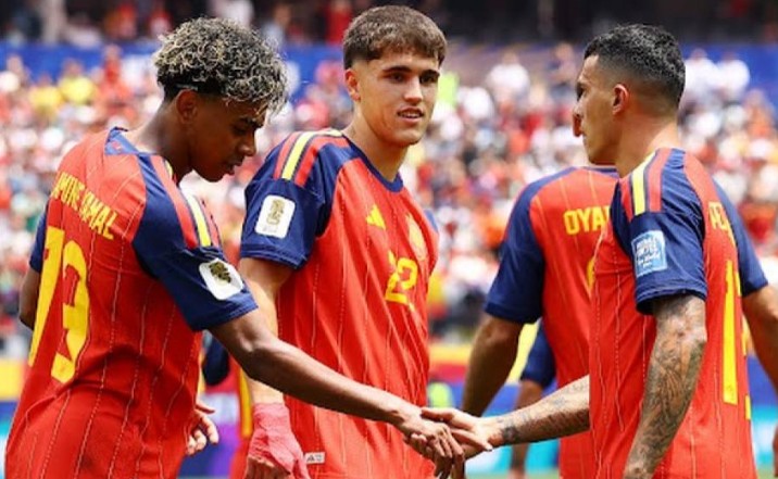 España goleó 3-0 a Austria y está en octavos