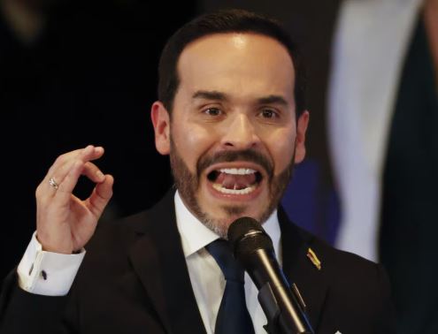 Acusa a Petro de “golpe de Estado”