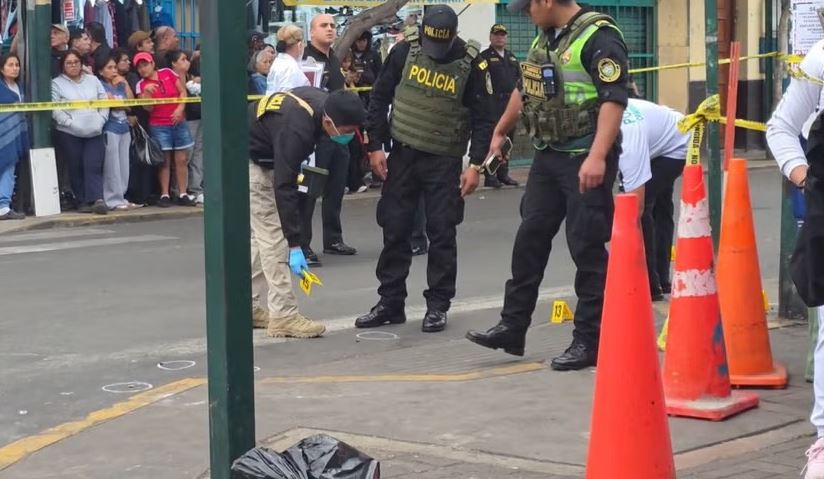 Acribillan a delivery frente a mercado de Surquillo