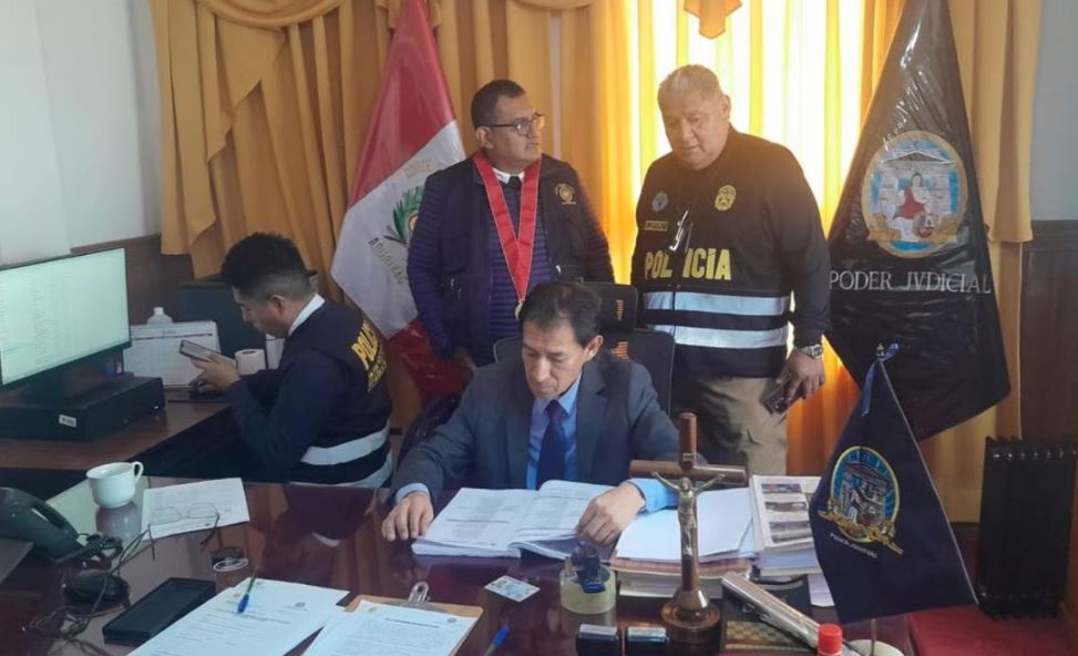 Detienen a presi de la Corte Superior