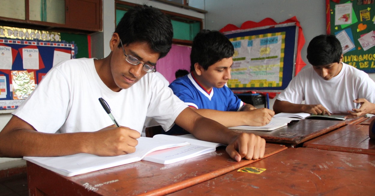 Minedu implementa estrategia crecer, que brinda la oportunidad de culminar estudios de primaria y secundaria