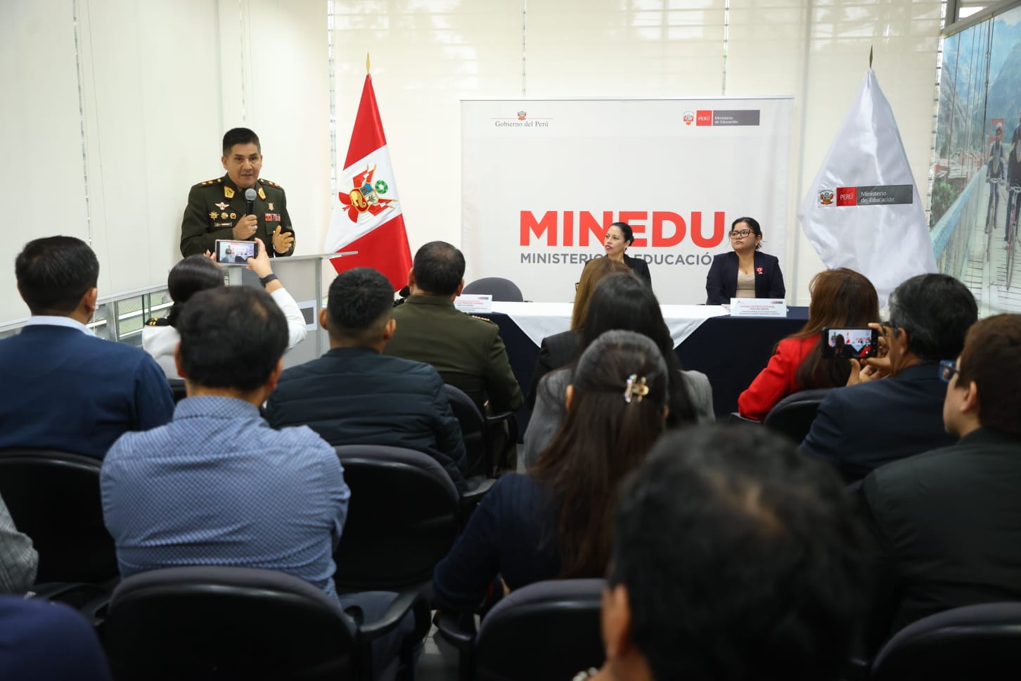 MINEDU licencia por adecuación al Instituto Superior Tecnológico de las FF.AA.