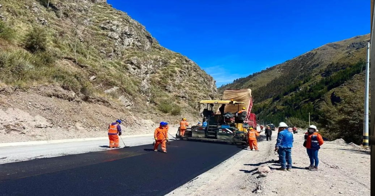 Vía JU-108 avanza en los principales frentes de trabajo en Junín