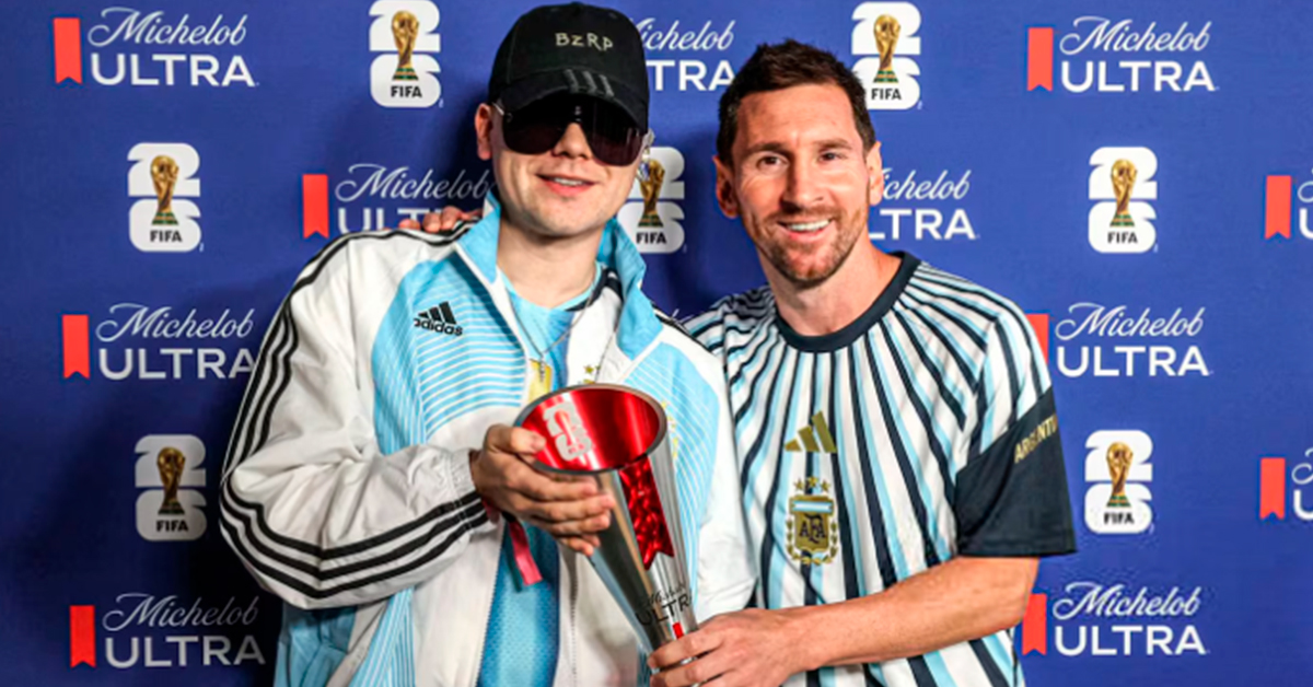 Bizarrap y su polémica frase tras entregarle el premio al Mejor Jugador del partido a Lionel Messi