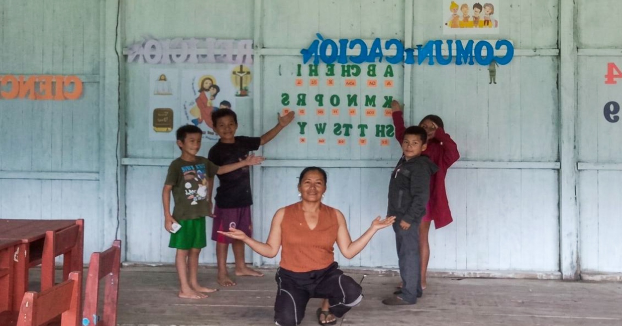 Una maestra lucha en la Amazonía para que la lengua iskonawa no desaparezca