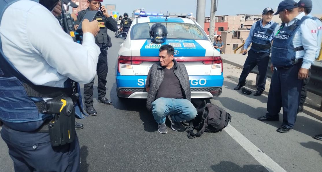 Serenazgo de Surco y PNP cogen a asaltante de cambista