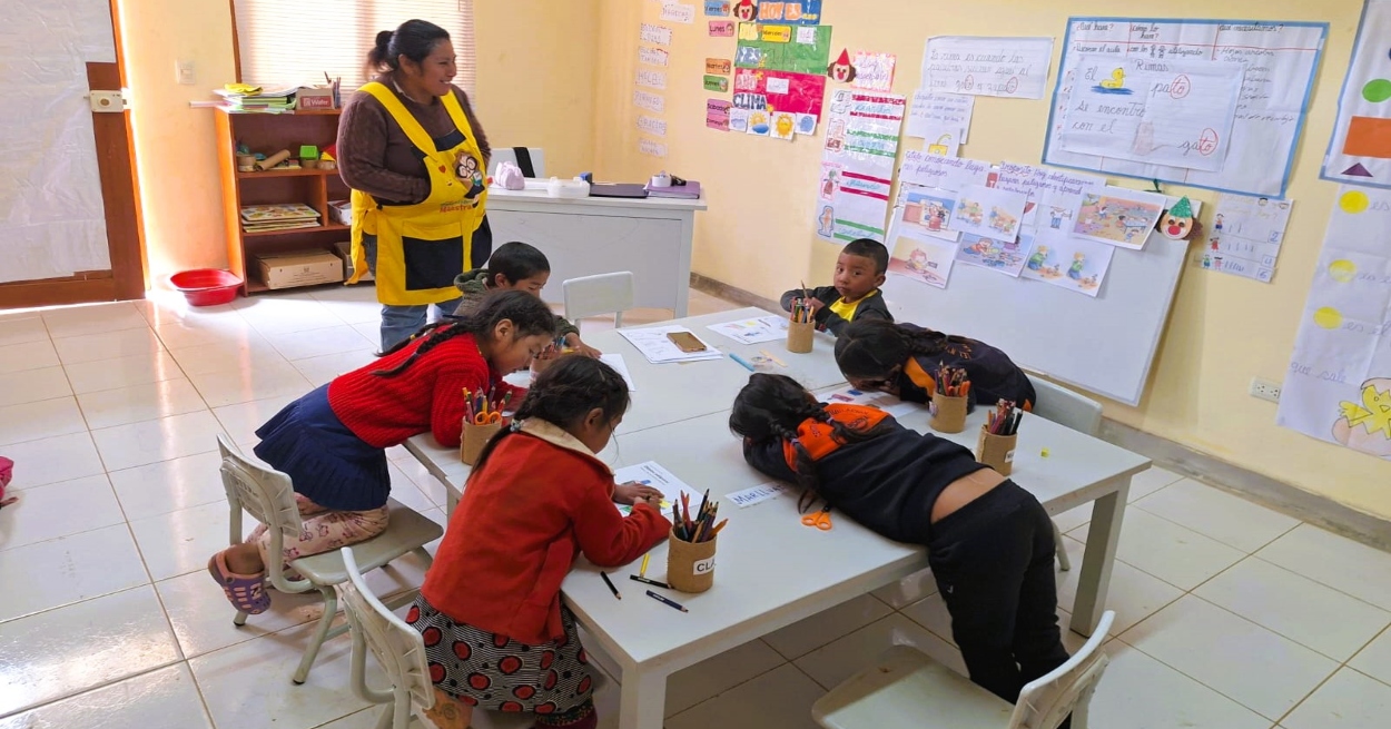 Piura: María, la maestra que viaja siete horas para enseñar a niños de un caserío en Ayabaca