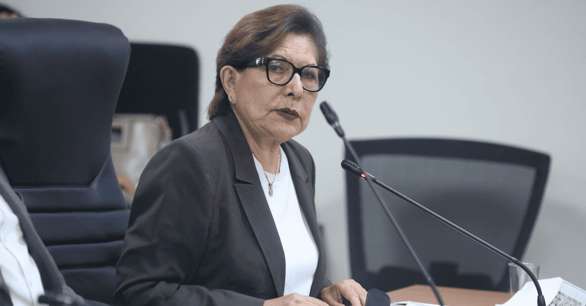 Renunció la ministra de Educación: María Cuadros Espinoza presentó su renuncia irrevocable al cargo