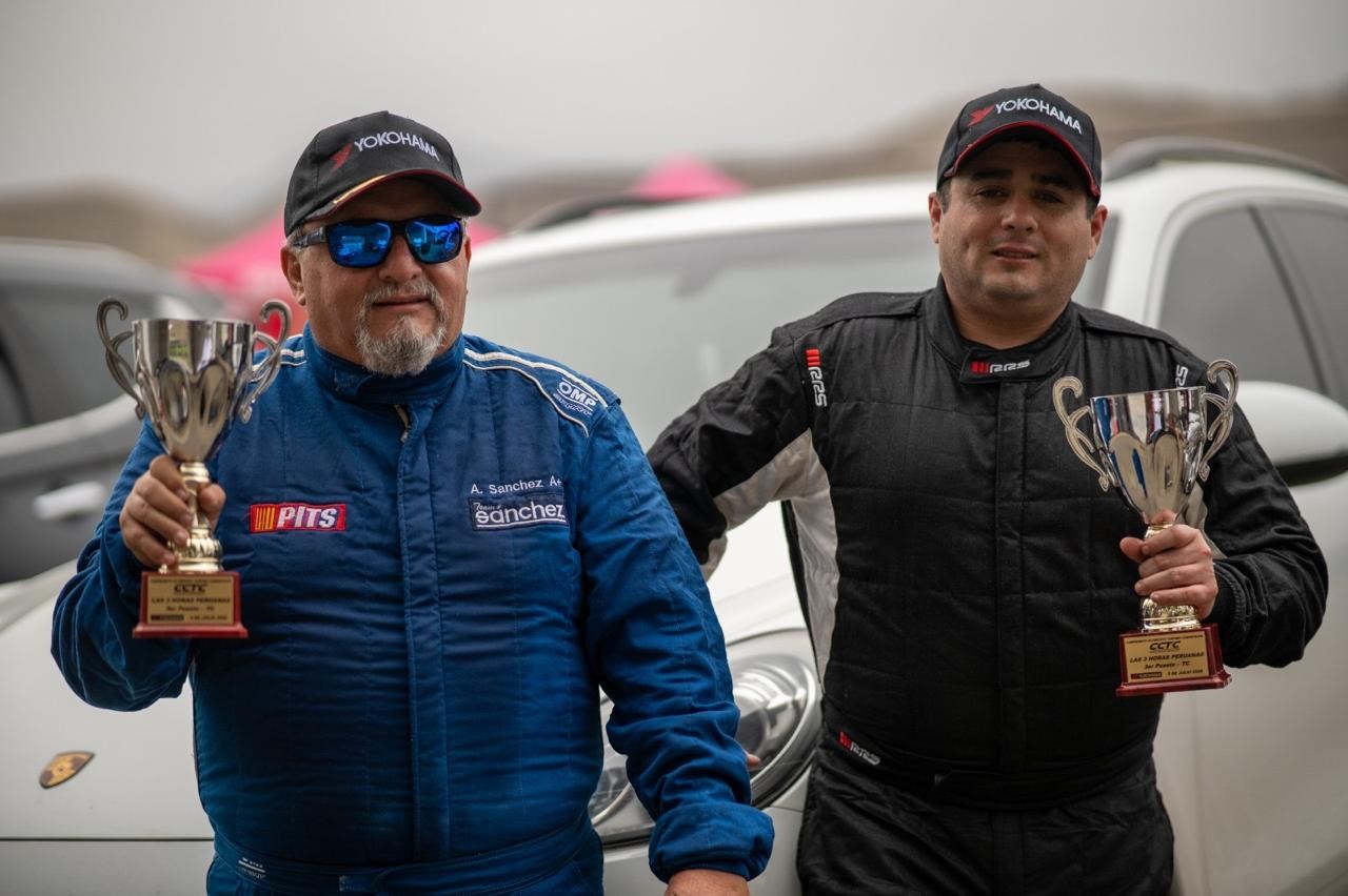 Franco y Beto Sánchez volvieron a subir al podio de los triunfadores en las 3 Horas Peruanas