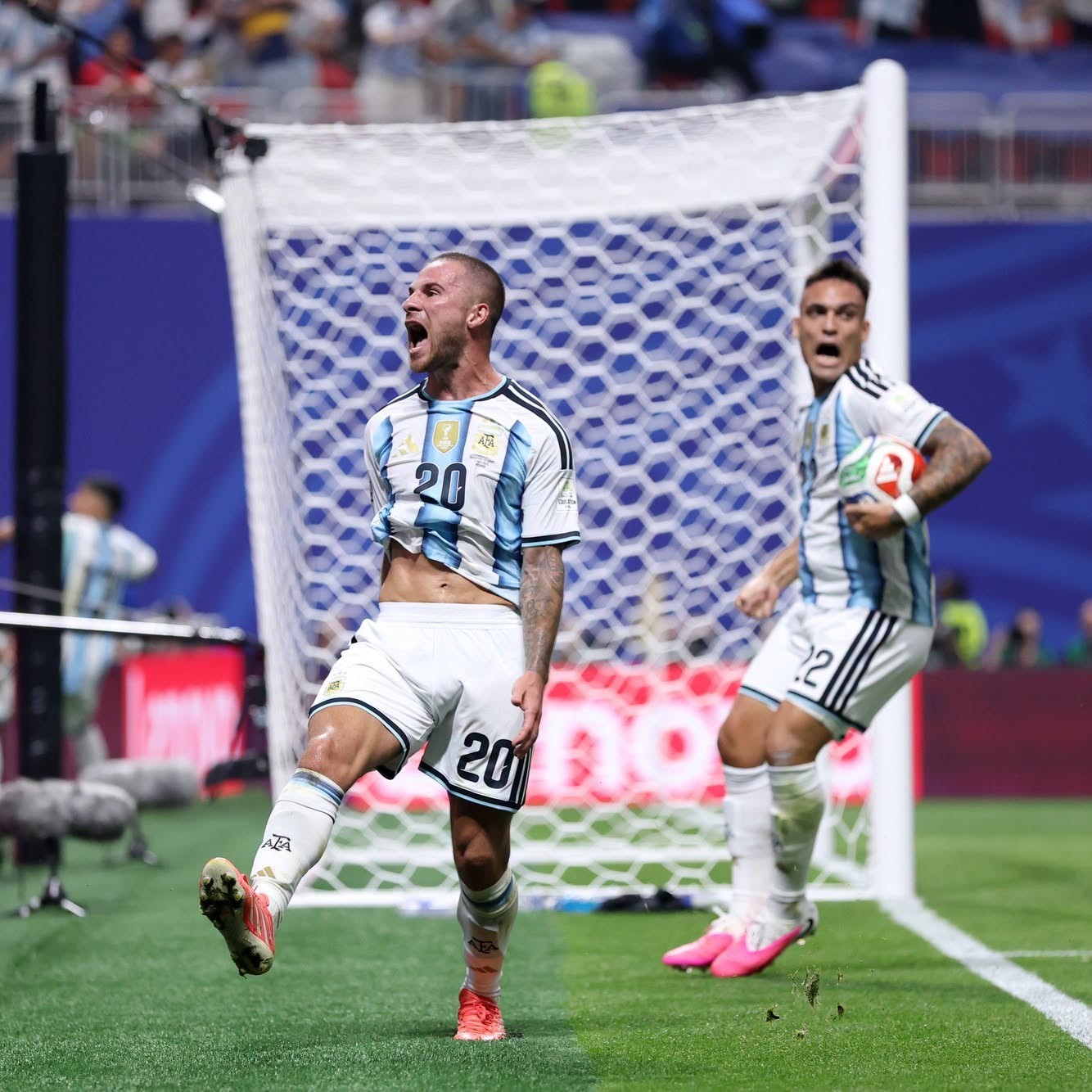 Argentina en remontada histórica le ganó a Egipto 3-2 y está en cuartos de final