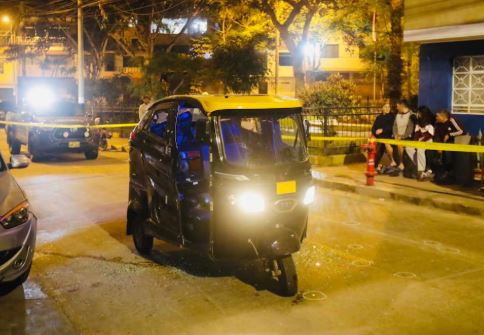 Asesinan de 10 disparos a mototaxista en SJM