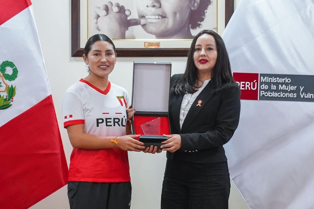 MIMP reconoce a la marchista Evelyn Inga por consagrarse campeona panamericana de atletismo 2026