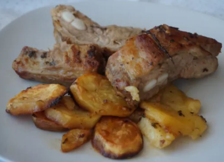A comer estas ricas y jugosas costillas de cerdo adobadas