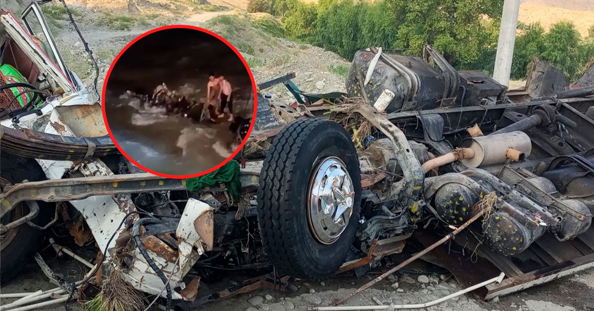 Camión cayó a un río tras chocar contra un auto: Reportan al menos 4 muertos, 8 heridos y 10 desaparecidos