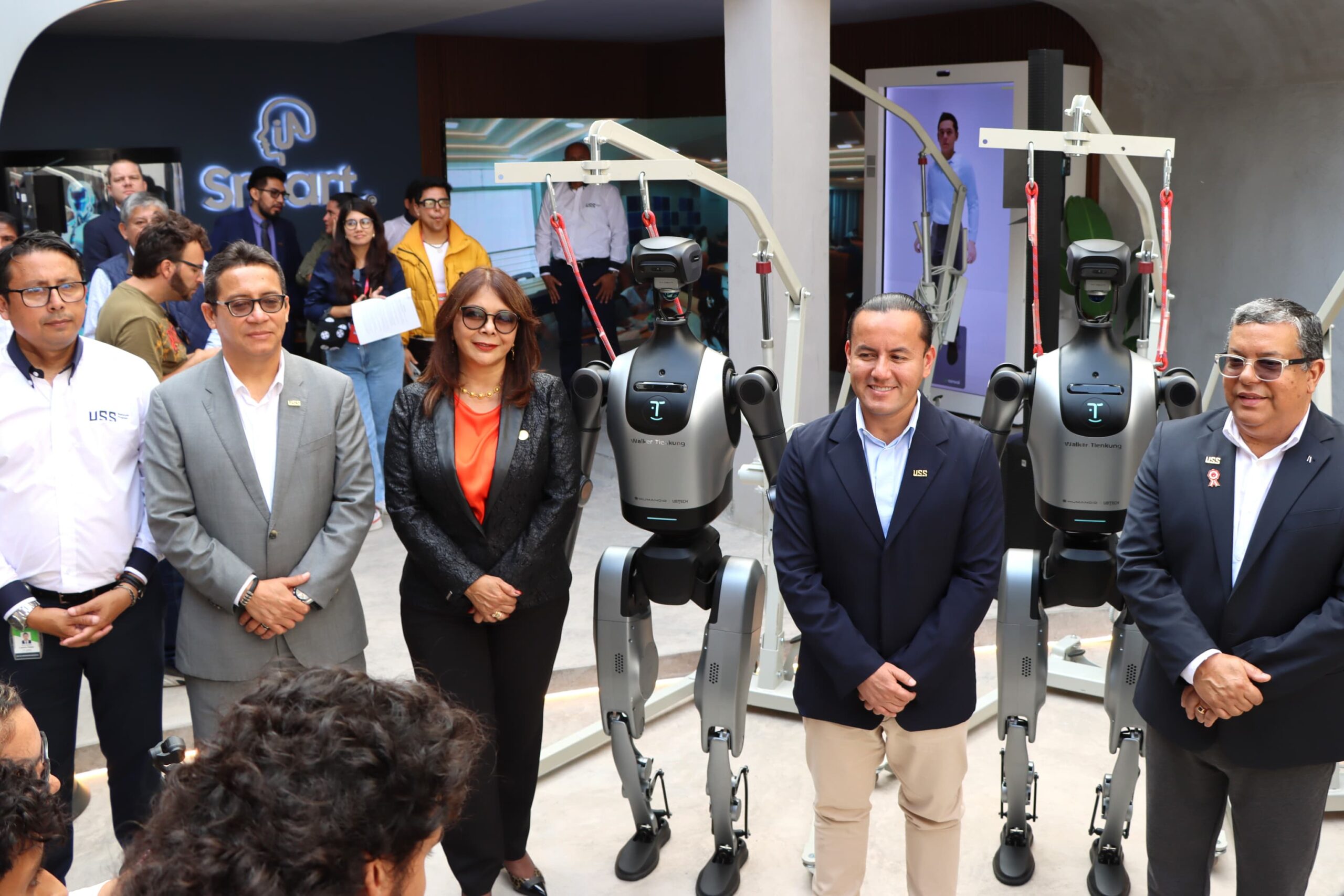 Presentan robot humanoide para fortalecer formación académica en la Universidad Señor de Sipán