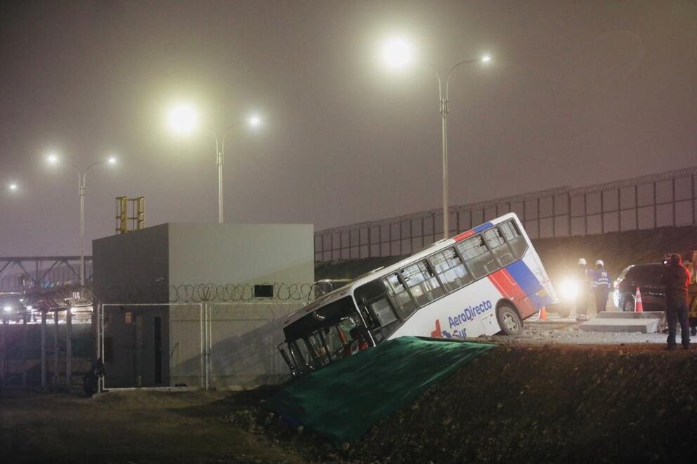Bus de Aerodirecto se despista en ingreso al Aeropuerto Internacional Jorge Chávez