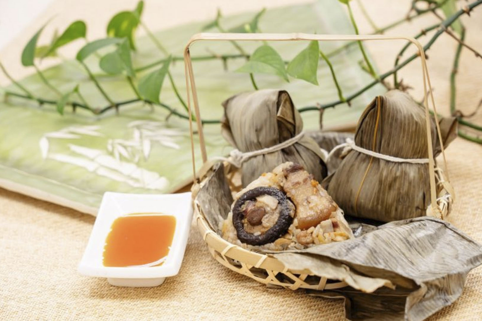 ¿Cómo distinguir un zongzi del norte y de uno del sur de Taiwán? El secreto está en la hoja