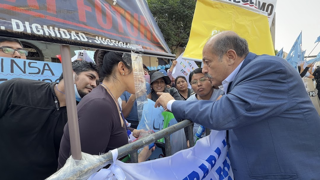 Congresista Héctor Valer anuncia acciones en favor de terceros que no reciben su remuneración en Hospital de Lima Este-Vitarte