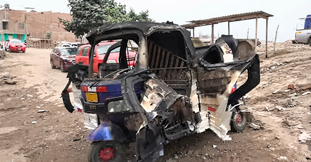 Ataque en Chorrillos: Criminales incendian mototaxi de dirigente y exigen cupos mensuales de S/4 mil